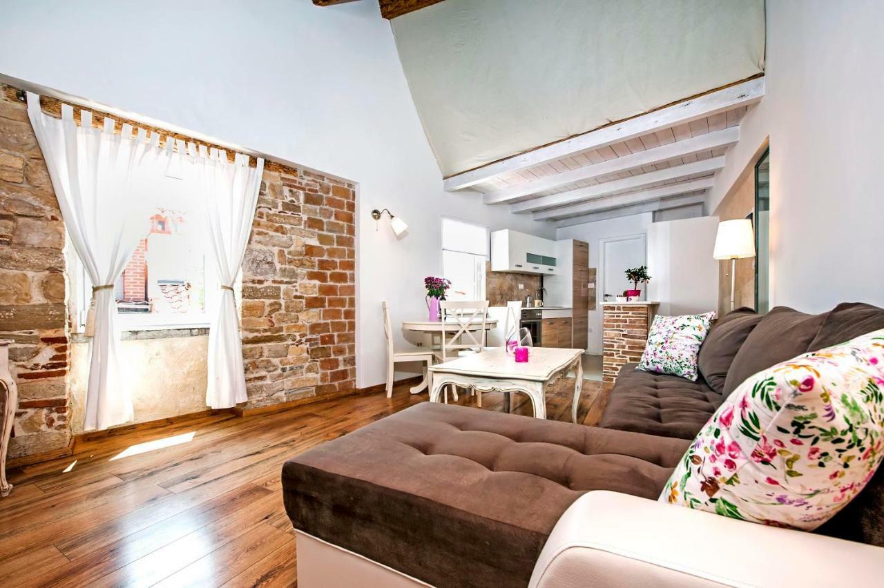 Apartment Casa Alek โรวีน ภายนอก รูปภาพ