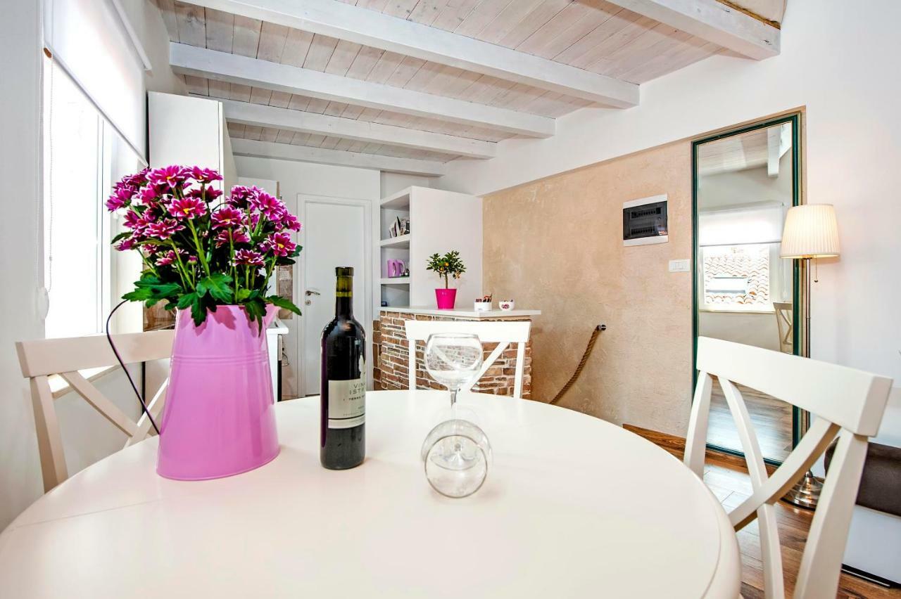 Apartment Casa Alek โรวีน ภายนอก รูปภาพ