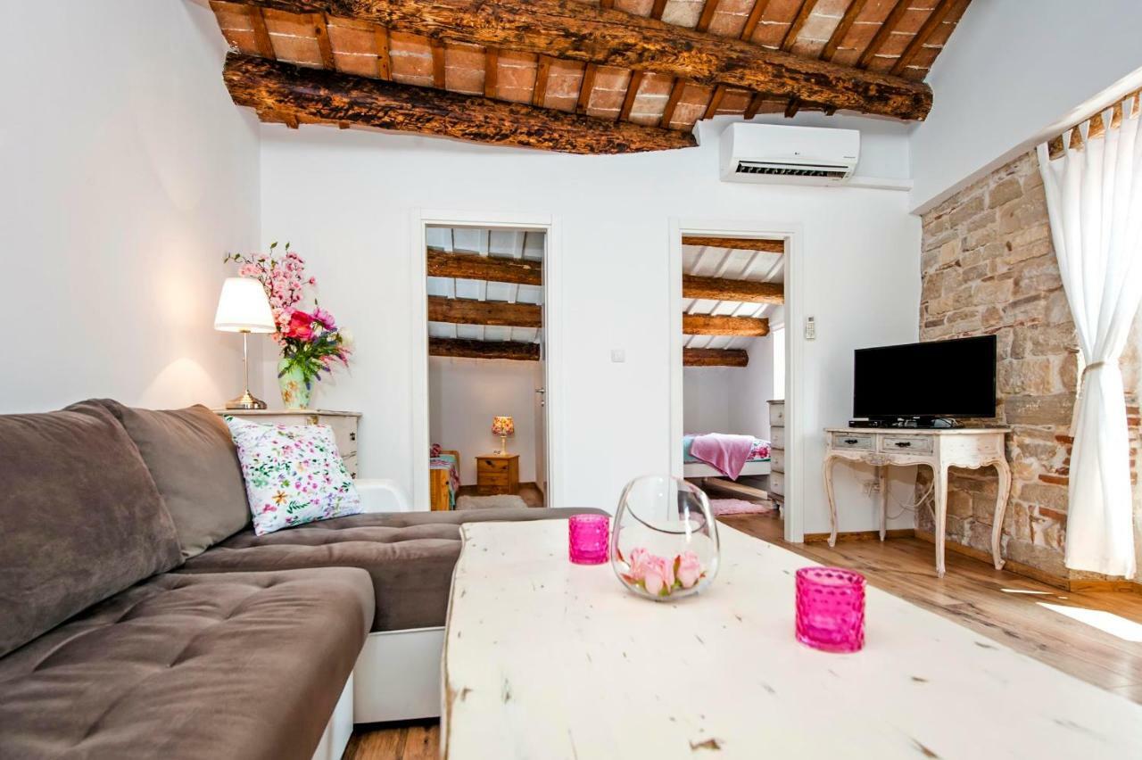 Apartment Casa Alek โรวีน ภายนอก รูปภาพ