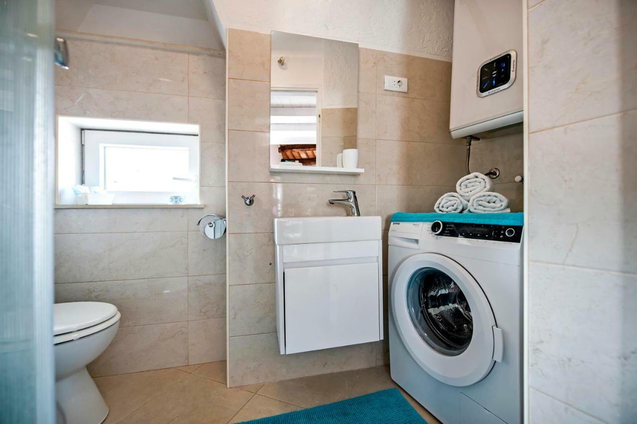 Apartment Casa Alek โรวีน ภายนอก รูปภาพ
