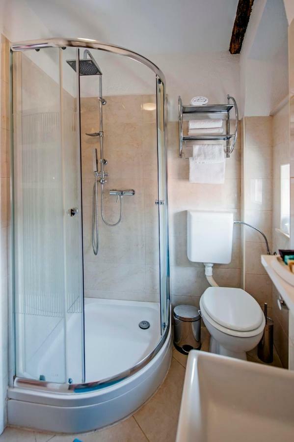 Apartment Casa Alek โรวีน ภายนอก รูปภาพ