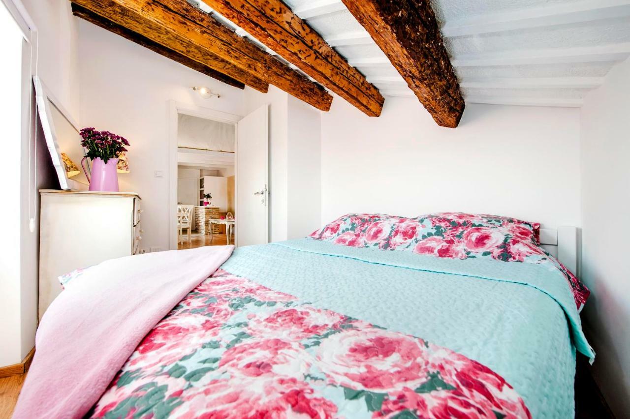 Apartment Casa Alek โรวีน ภายนอก รูปภาพ