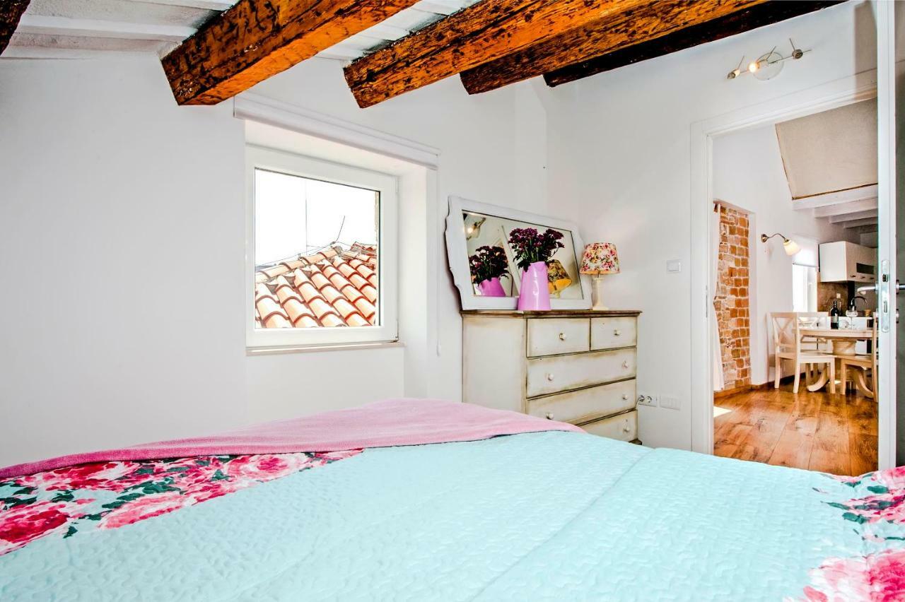 Apartment Casa Alek โรวีน ภายนอก รูปภาพ